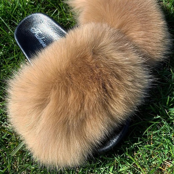 Fur Slides - Picture 3 of 3